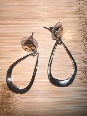 🎊JEWELRY SALE🎊Vintage Silver Tear Drop Eartings